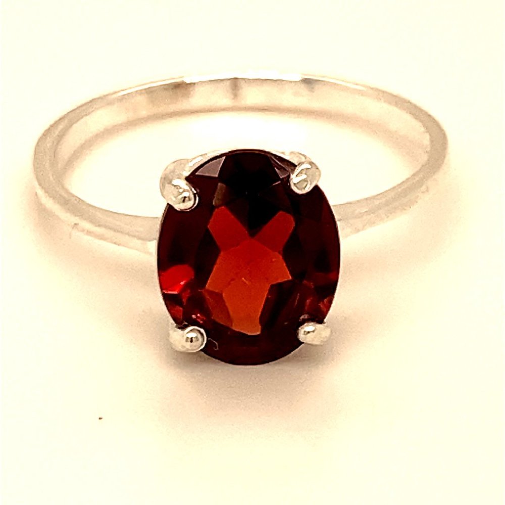 Red Garnet 2.85ct Platinum Finish Silver Ring